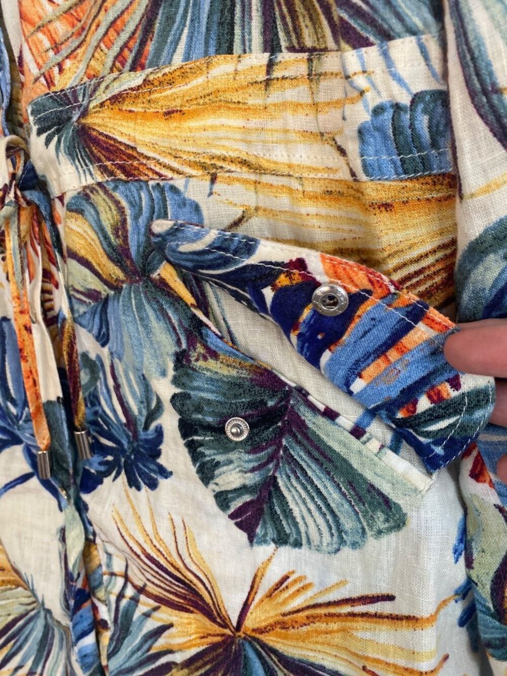 Chico's Tropical Print Linen Button-Down Tunic Jacket With Adjustable Waist Sz 0 - Picture 5 of 7